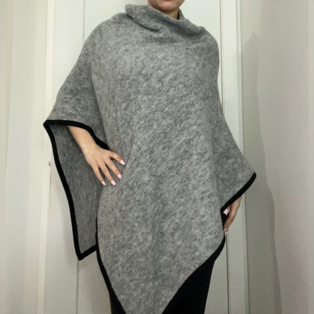 GUESS Grey Poncho - Picture 2 of 2